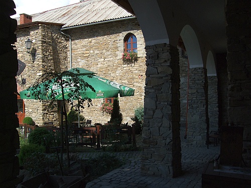 dziedziniec.jpg
