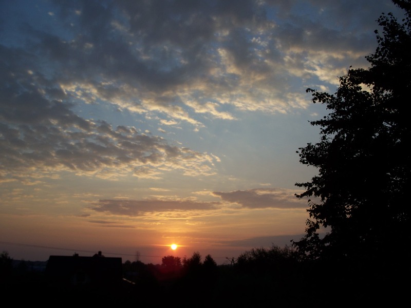 Kocvham wschód słońca widziany z mojego okna.jpg